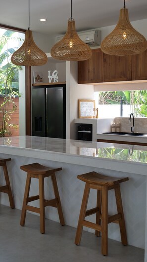 Private kitchen - Modern Luxurious villa, with rice field views, and a 10-minute drive to Canggu.  (Kabupaten Tabanan)