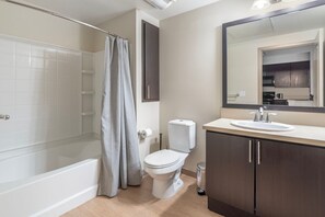 Secador de pelo y toallas