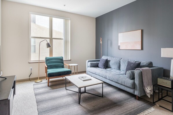 Télévision, chaîne hi-fi