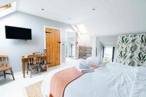 Deluxe Double or Twin Room, Valley View | Free WiFi - Stone Barn (Skibbereen)
