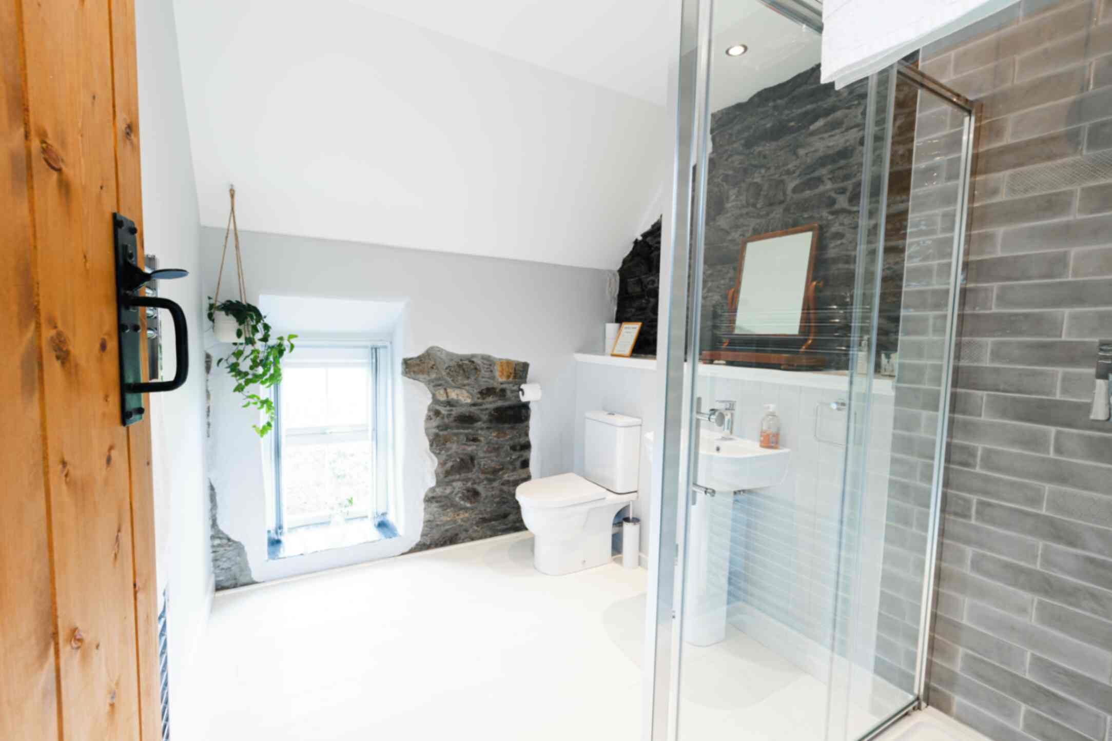 Deluxe Double or Twin Room, Valley View | Bathroom