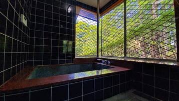 Cottage Atelier Non Smoking | Deep soaking bathtub