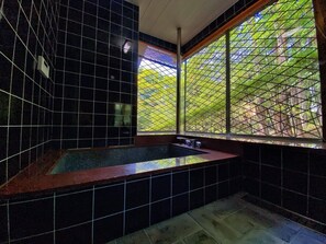 Cottage Atelier Non Smoking | Deep soaking bathtub