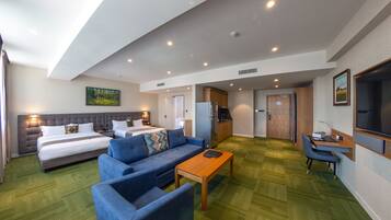 Business Room, Multiple Beds | 1 bedroom, in-room safe, individually furnished, desk