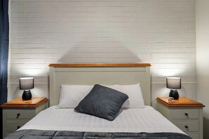 2 �ห้องนอน, ตกแต่งพิเศษโดยเฉพาะ, ผ้าม่านกันแสง, ห้องเก็บเสียง