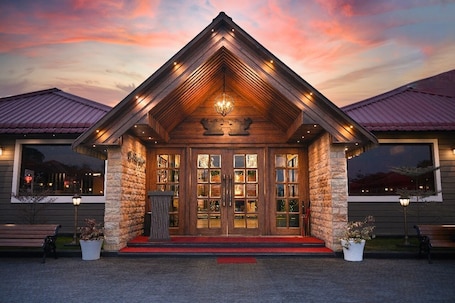 Restaurant. HM Resort