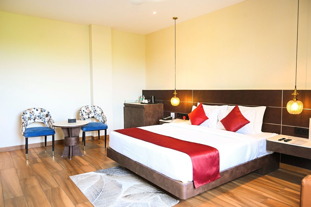 Premium Room | Desk, soundproofing, WiFi (free), bed sheets