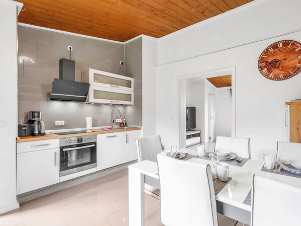 冷蔵庫、オーブン、食器洗い機、トースター