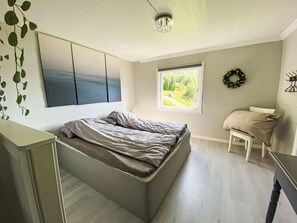 4 chambres, bureau, accès Internet