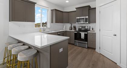 Beautiful Clean and Modern Home In Medford.