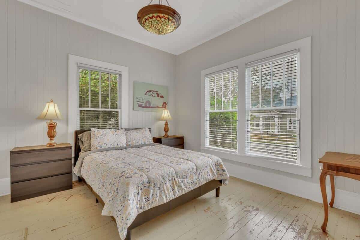 3 makuuhuonetta, silitysrauta/-lauta, Wi-Fi, vuodevaatteet