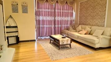 Signature Apartment | 3 bedrooms, desk, soundproofing, iron/ironing board
