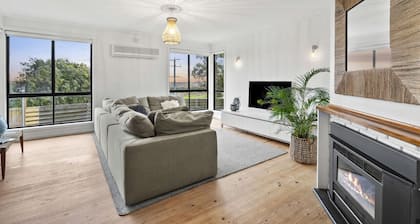 Nature's Edge Hideaway