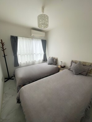 3 bedrooms, WiFi, bed sheets - 450 (Osaka)