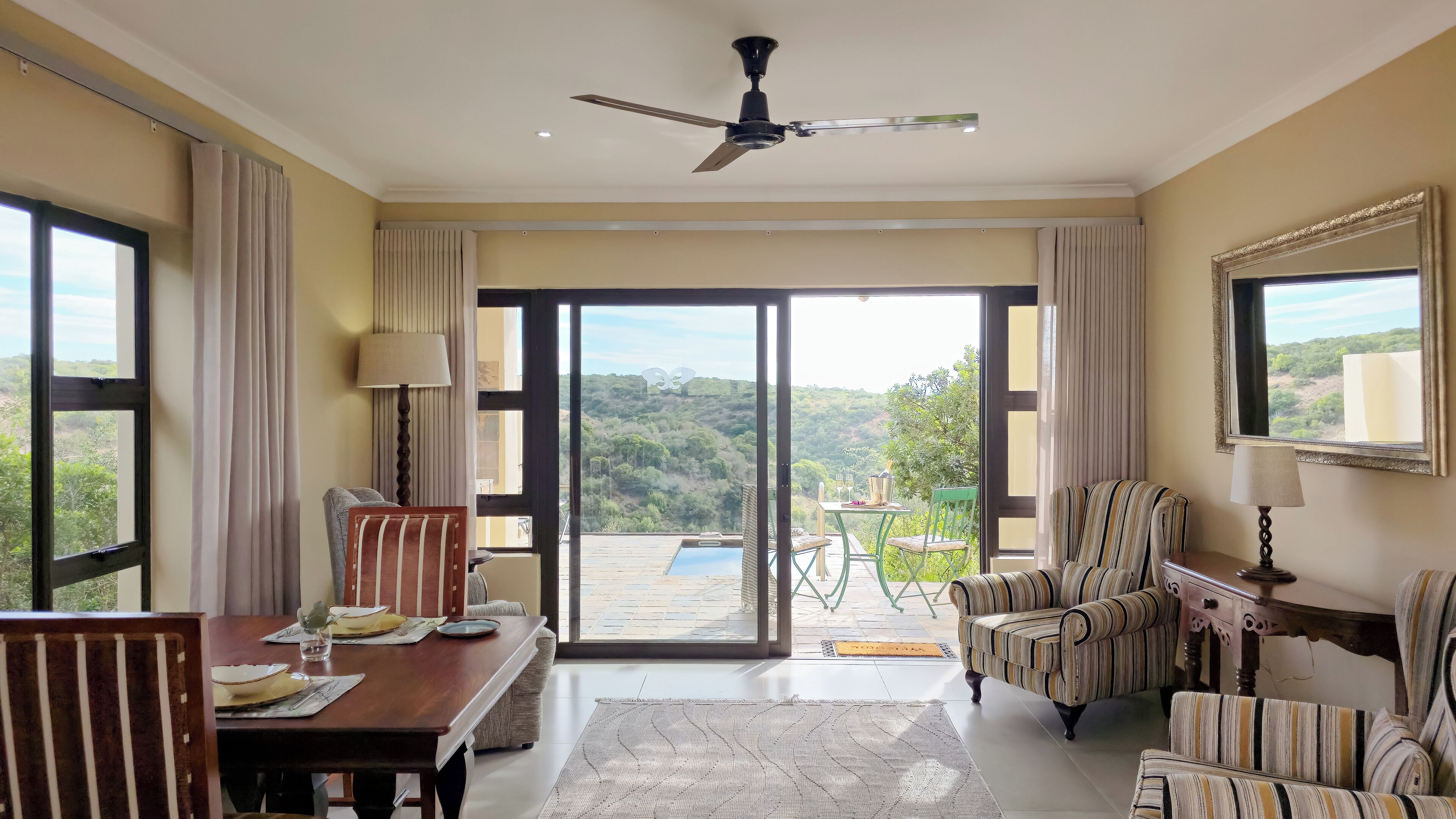 Casa de campo de lujo (Private Self-Catering) | Mobiliario individual, sistema de insonorización, wifi gratis