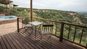 Classic Cottage (Free-Standing Self-Catering) | Terrace/patio