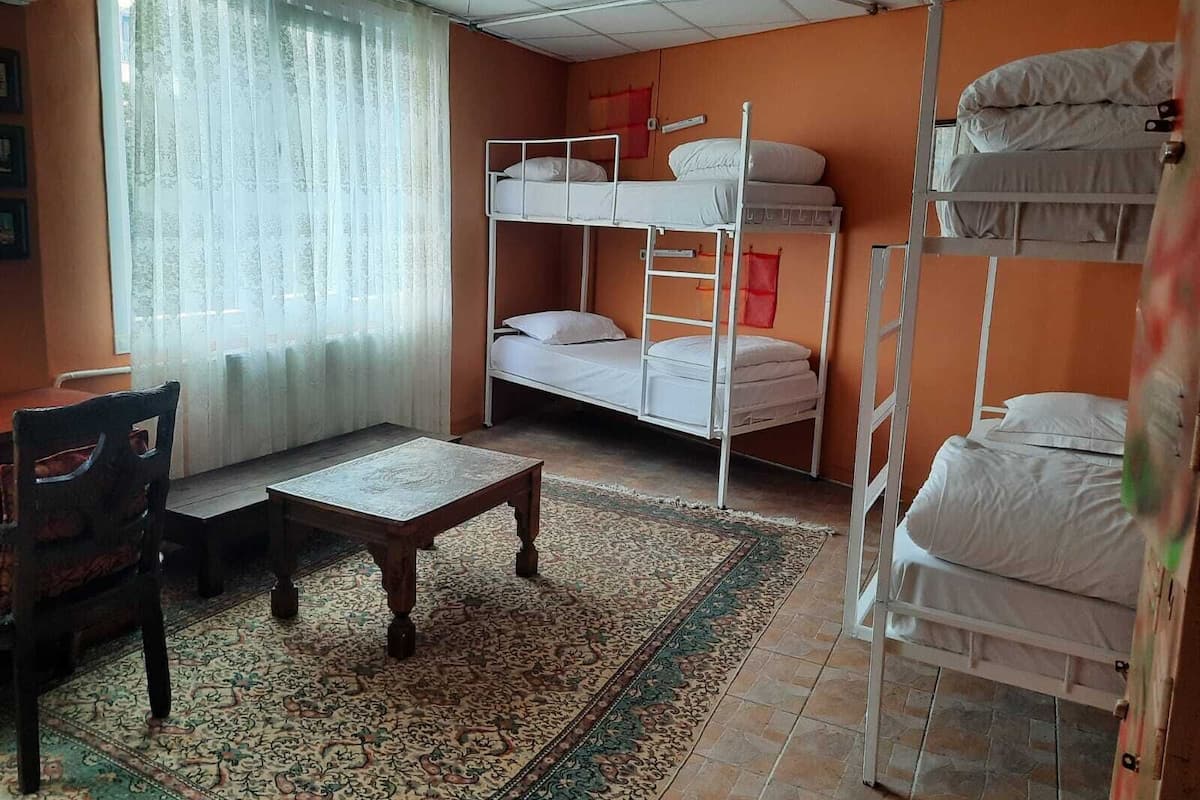 6 Bed FEMALE Dorm with ensuite room | Ljudisolering, strykjärn/strykbräda och gratis wi-fi