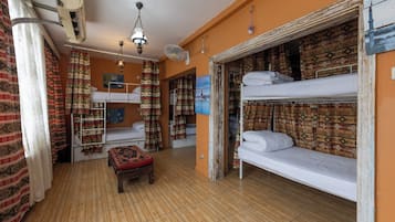 14 Bed Mixed Dorm With Ensuite room | Soundproofing, iron/ironing board, free WiFi