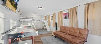 Game room, Fenced-in patio, Guest Home