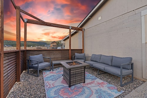 Game room, Fenced-in patio, Guest Home