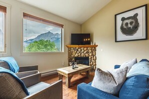 Smart TV, fireplace, offices - "Rundle Vista" at Canmore Crossing (Canmore)