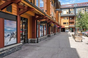 Exterior - "Rundle Vista" at Canmore Crossing (Canmore)