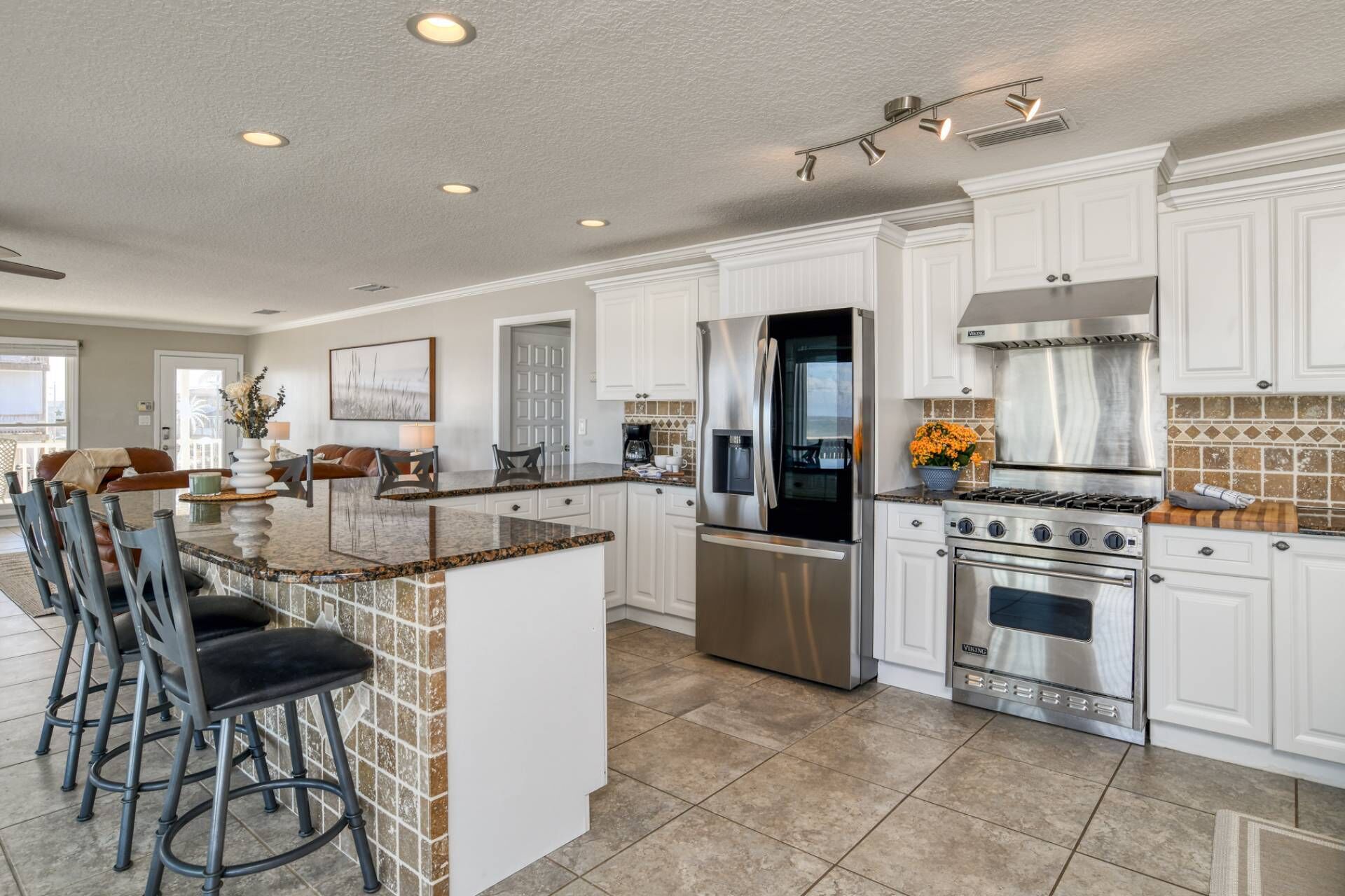 冰箱、微波炉、烤箱、炉灶