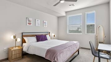 Apartemen Deluks, 1 kamar tidur | 1 kamar tidur, ruang kerja ramah laptop, dan setrika/meja setrika