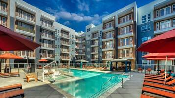 Kolam renang outdoor