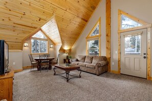 Televisie en een open haard