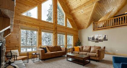 BRAND NEW 9 PERSON HOT TUB! Near National Parks!