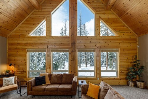 BRAND NEW 9 PERSON HOT TUB! Near National Parks!