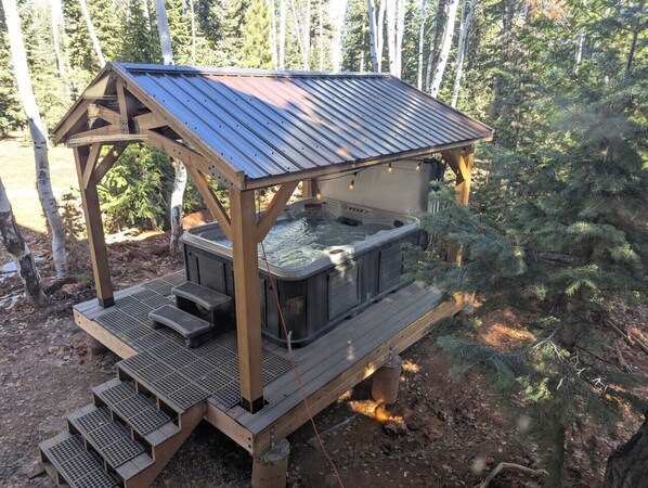 Outdoor spa tub