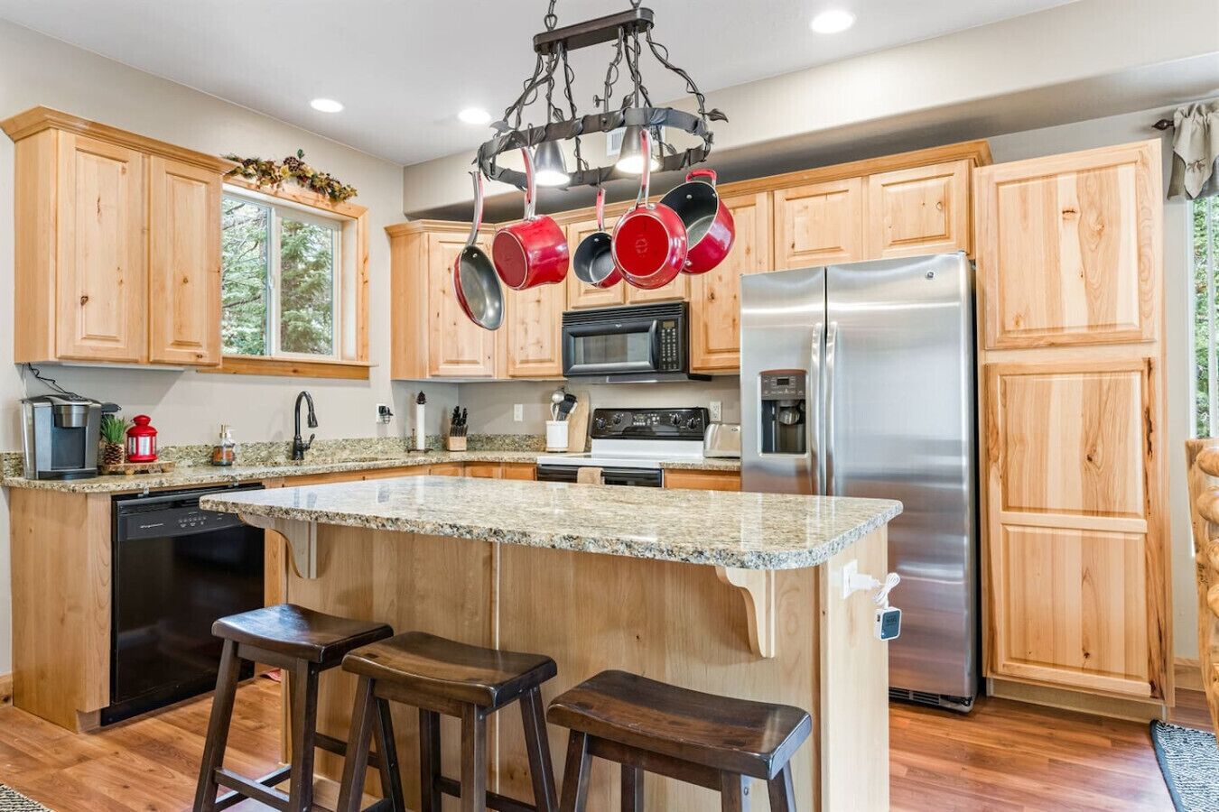 雪櫃、微波爐、焗爐、爐具