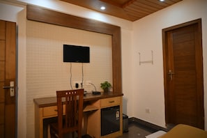 Premium bedding, desk, soundproofing, free WiFi
