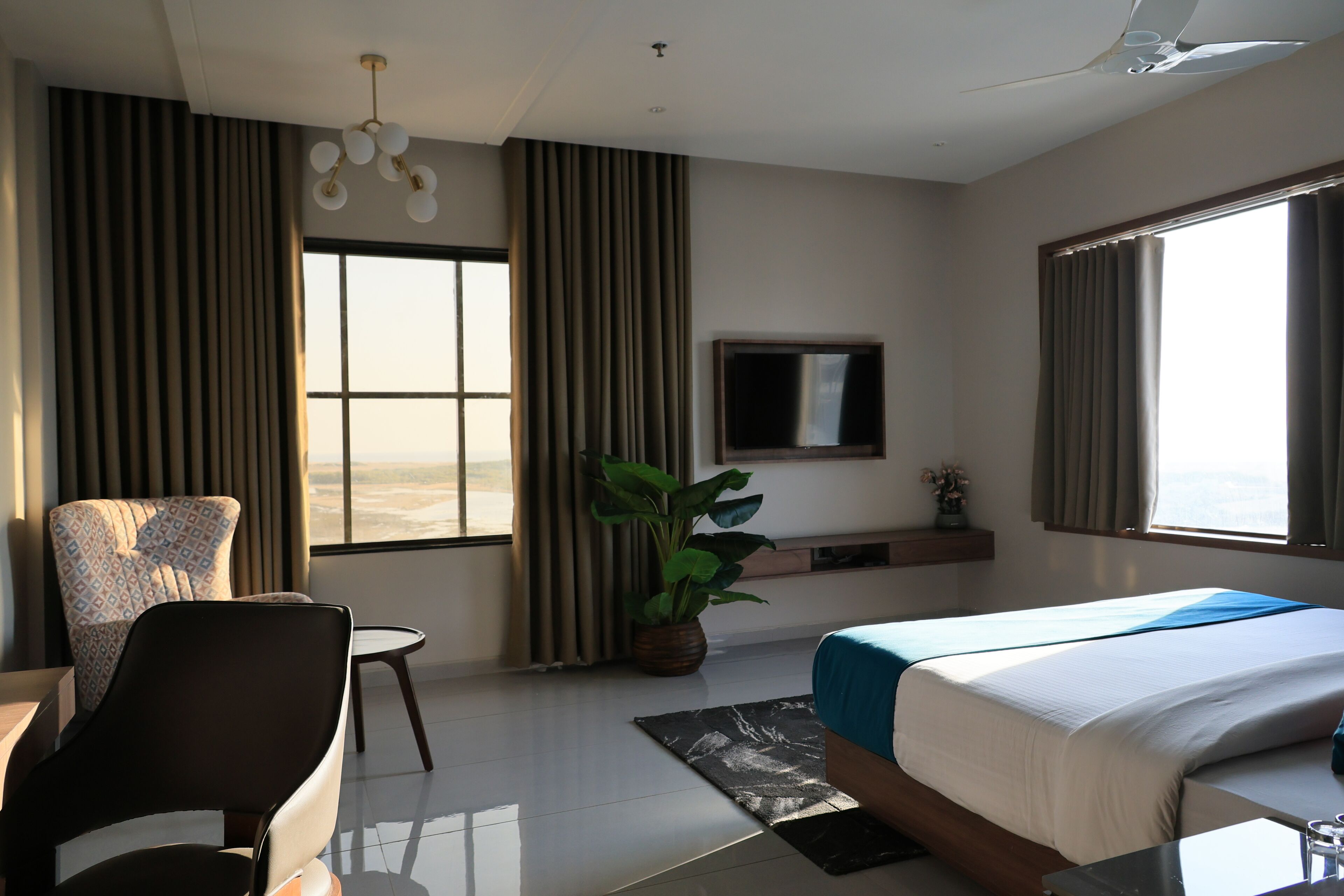 In-room safe, soundproofing, iron/ironing board, free WiFi