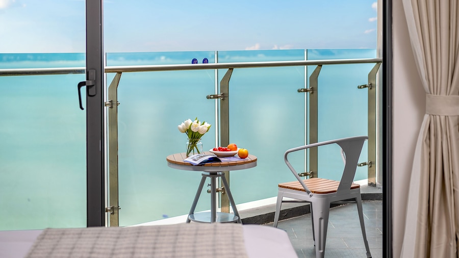 poltton international hotel