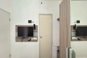 Studio | Desk, free WiFi - Barata Home Aeropolis (Tangerang)