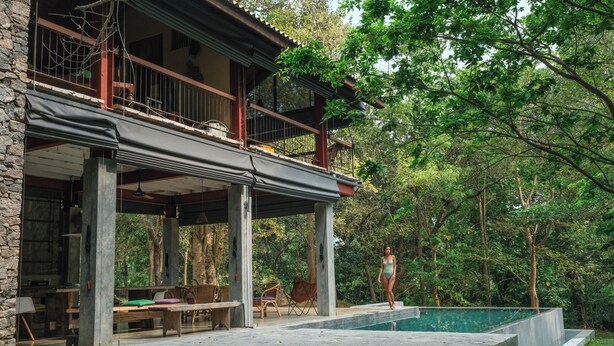 A modern house with a covered outdoor area, a swimming pool, and a lush garden. - The River House Dambulla by The Serendipity Collection (Dambulla)