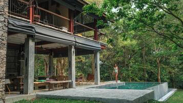 Kolam renang outdoor