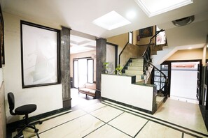 Staircase - Stay Well Hotels & Homes (Gurugram)