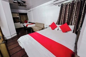 Kamar Klasik | Meja kerja, Wi-Fi gratis, dan seprai linen