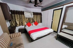 Kamar Klasik | Meja kerja, Wi-Fi gratis, dan seprai linen
