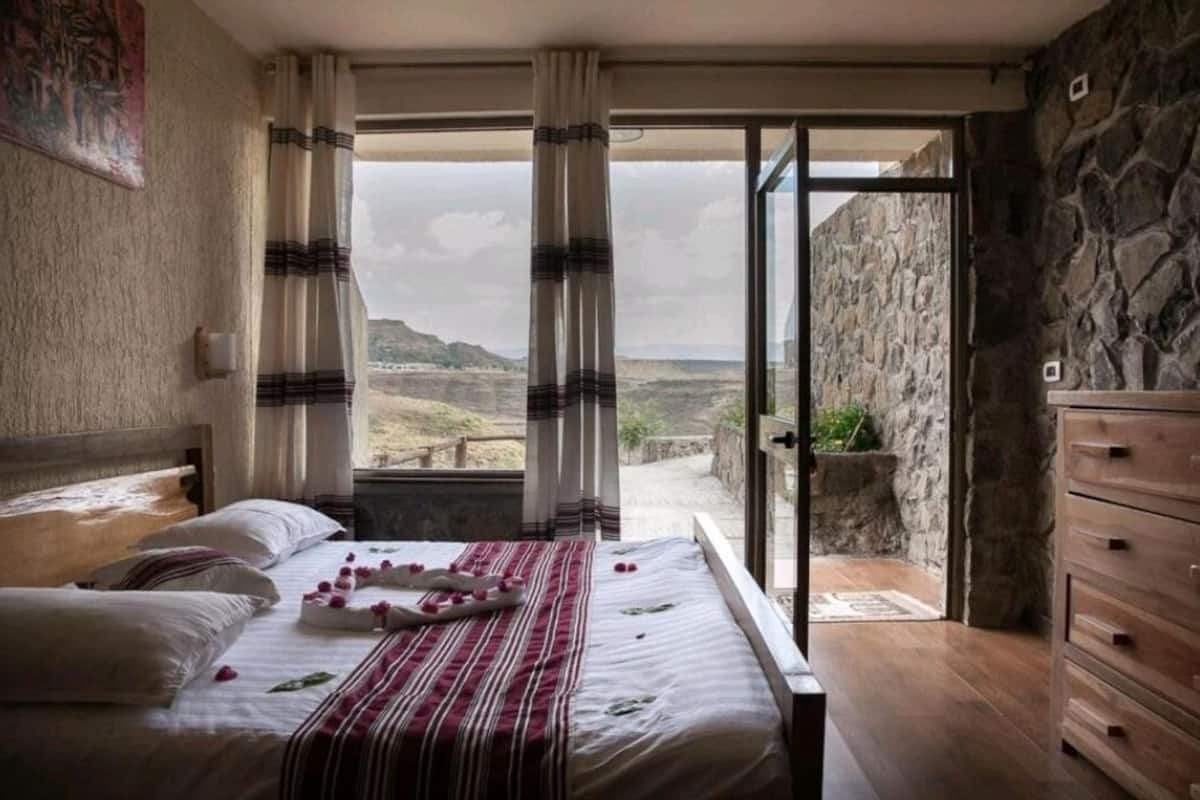 Single Room | In-room safe, blackout drapes, soundproofing, iron/ironing board