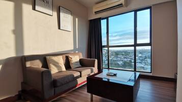 Executive Apartment (Lily) | Individually decorated, desk, blackout drapes, soundproofing