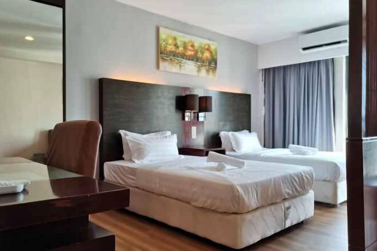 Decoración personalizada, escritorio y cortinas blackout