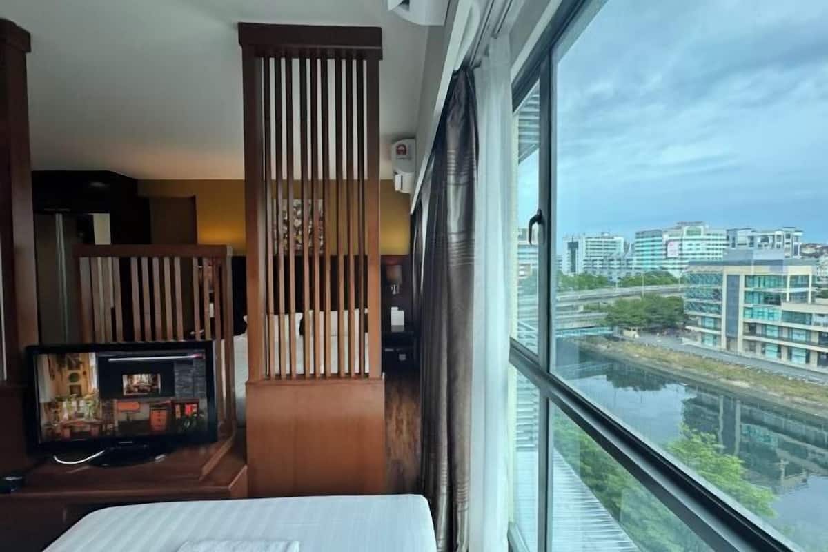 1 bedroom, individually decorated, desk, blackout drapes