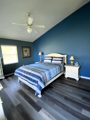 3 bedrooms, free WiFi, bed sheets - Cozy 3/2 in the Middle of all the action
Sleeps 7  3 beds 2 bath & air mattress (Lakeland)
