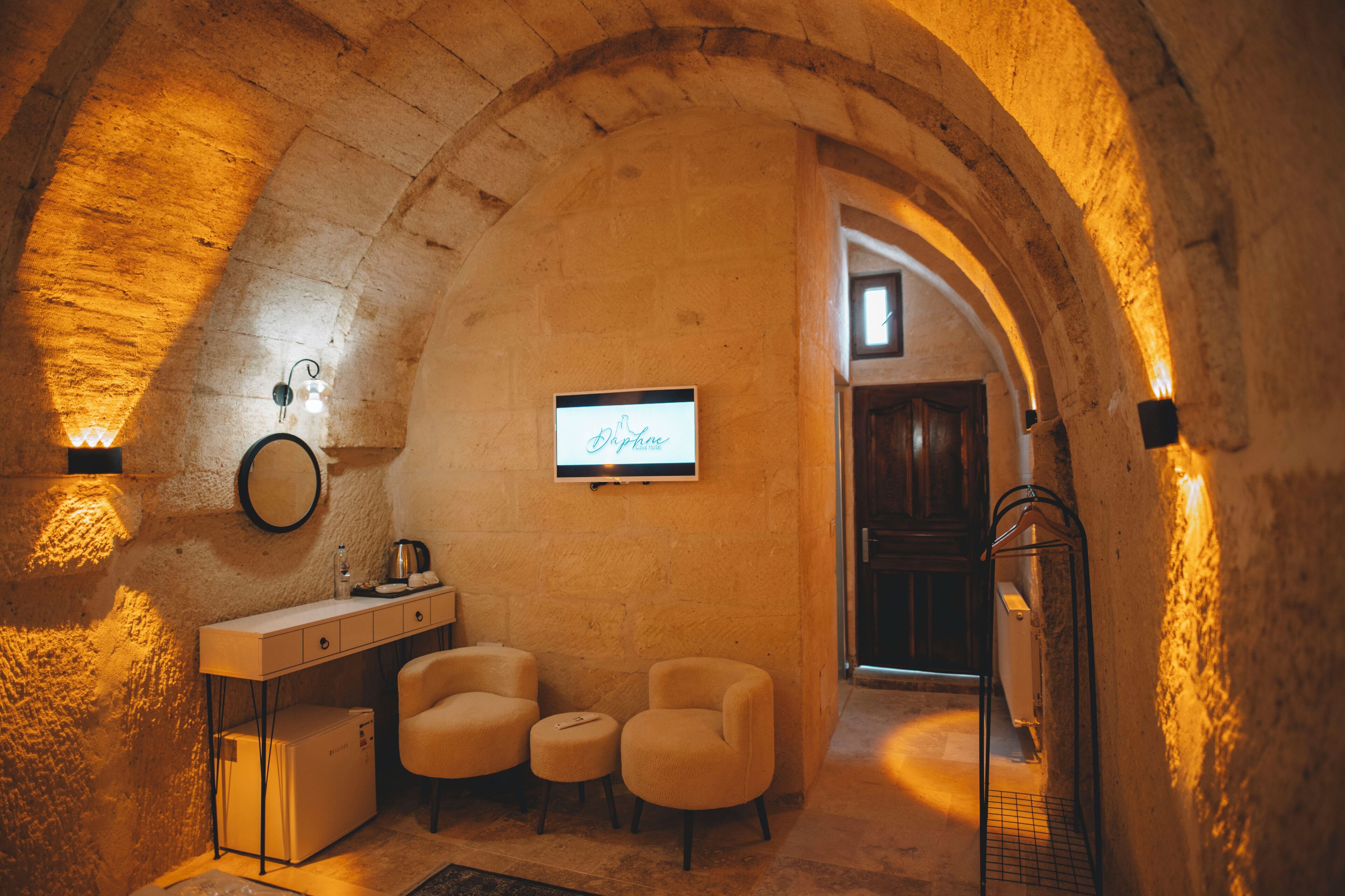 Habitación estándar | Área de sala de estar | Televisión de pantalla plana 