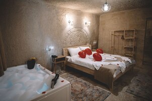 Habitación superior | 1 dormitorio, escritorio, cortinas opacas y sistema de insonorización
